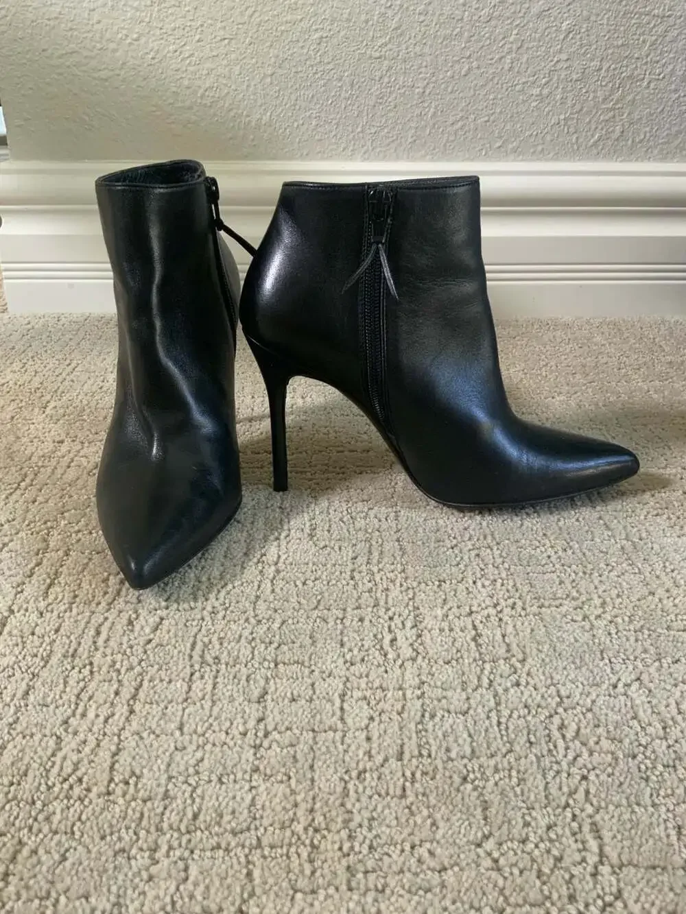 Stuart Weitzman Pointed Toe Ankle Boots Size 6 W Black Leather